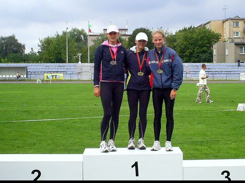 Justyna Piotrowska i Magdalena Staniewicz na Podium 400m.jpg